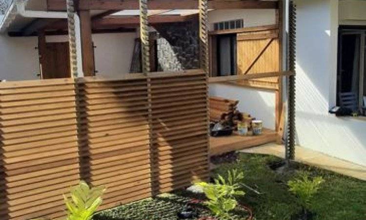 Création de terrasse en bois et pose de brise-vue sur mesure