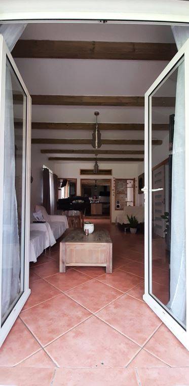 Création et pose de faux plafond et poutres décoratives